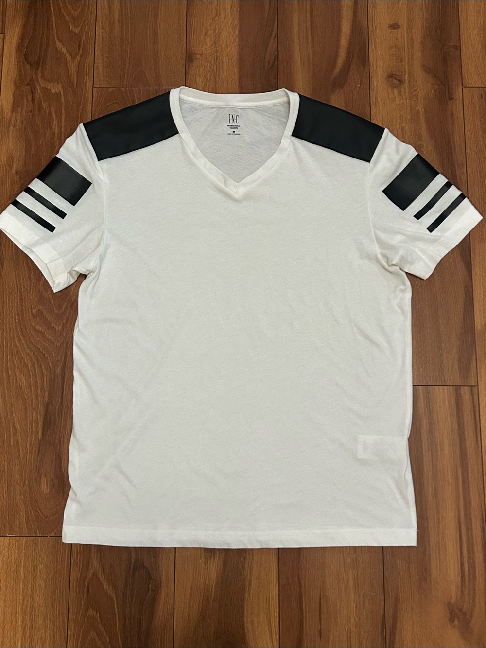 I.N.C. Men’s White & Black Stripped Shoulder Prints V-neck  T-Shirt Size M